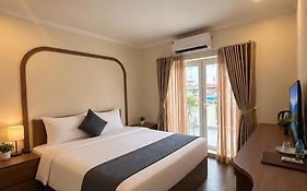 Rising Dragon Palace Hotel