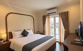 Rising Dragon Palace Hotel